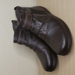 Earth origins Glendale gamila wide SZ 8.5